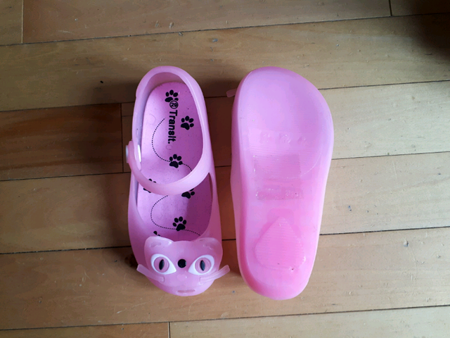 Soulier et bottes grandeur 7 petite fille  in Kids & Youth in Laval / North Shore - Image 4