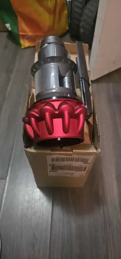 Brand new. Dyson Vaccum part. Cyclone service assembly part. Cost ranges from $80 to $200. 7 sites T...