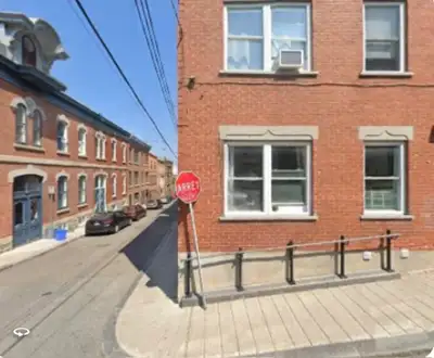 Chambre à louer dans un 3 1/2 pour une femme. 500$/mois tout inclus. Recherche colocataire tranquill...