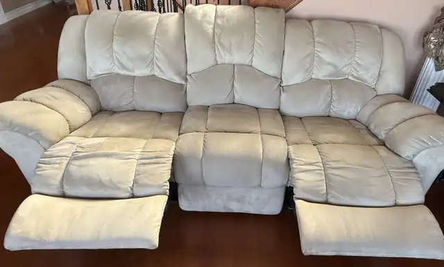 3-piece Reclining Couch Set in Couches & Futons in Kingston - Image 7