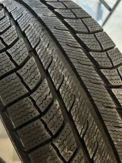 235/60R18 Michelin latitude winter tires Like new 4 winter tires. Use for only one year. 98% tread o...