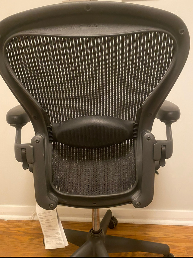 Aeron Herman Miller Chair - Office Chair - Excellent Condition in Chairs & Recliners in Oshawa / Durham Region - Image 3