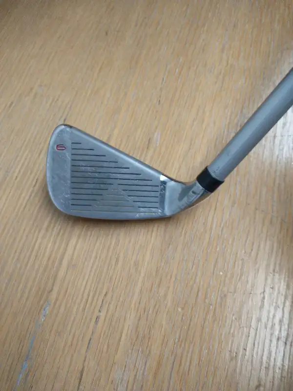 Ladies Wilson "Fat Shaft" 6 Iron in Golf in Hamilton - Image 3