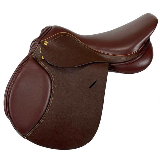 New 17 1/2" HDR Advantage Close Contact Saddle in Equestrian & Livestock Accessories in Kamloops