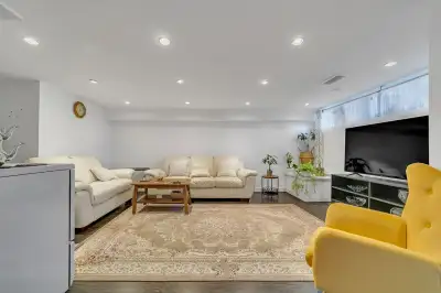 Basement Apartment for rent in Aurora