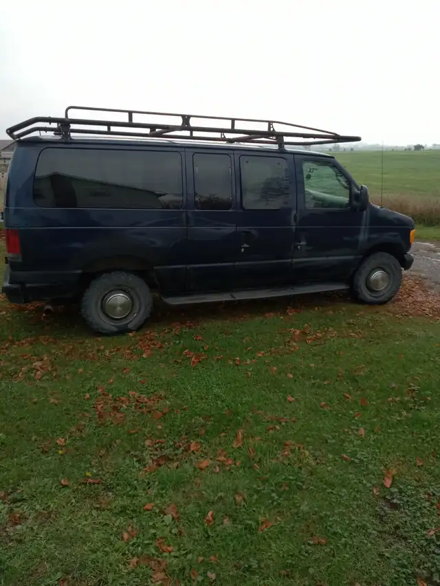 2006 Ford E350 van 151000 klms