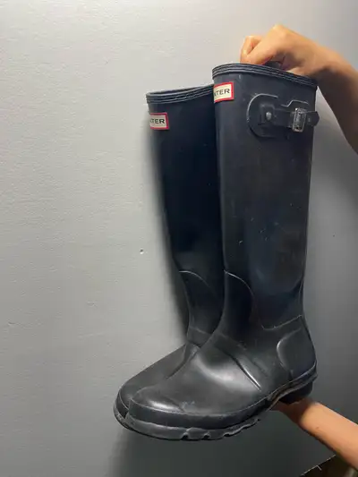 Hunter boots Moving so need gone