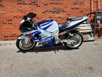 Selling as is 2001 Suzuki GSXR 600 Hey everyone, this bike runs and drives but still needs a bit of...