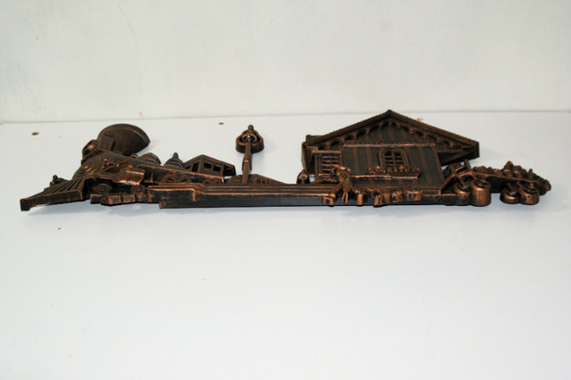 Vintage Dart Industries Bronzed Tone Wall Hanging Train Station in Home Décor & Accents in Muskoka - Image 4