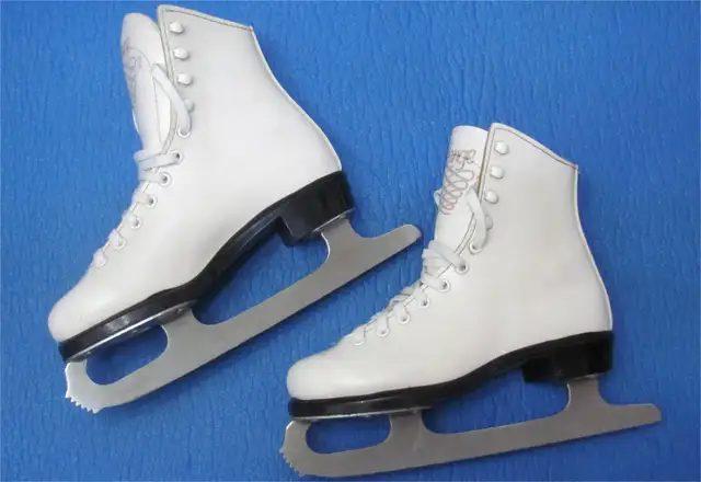 New LANGE Skates Size-5 (inner length 20.5cm/8.1'') Dwight in Skates & Blades in Muskoka - Image 4