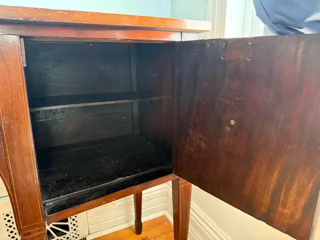 Antique George III Mahogany Bow Front Sideboard in Other in City of Toronto - Image 6
