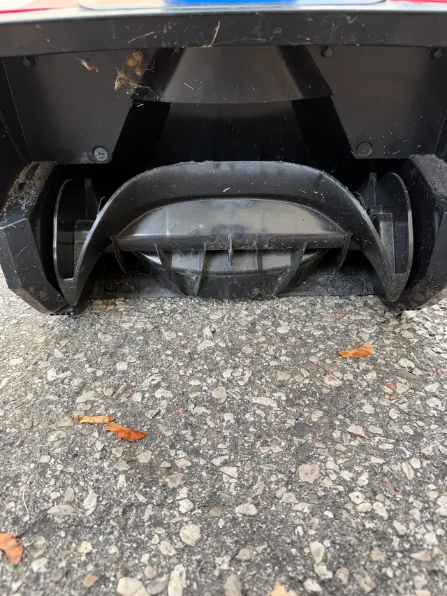 Toro 1800 Power Curve Snowblower in Snowblowers in Mississauga / Peel Region - Image 4