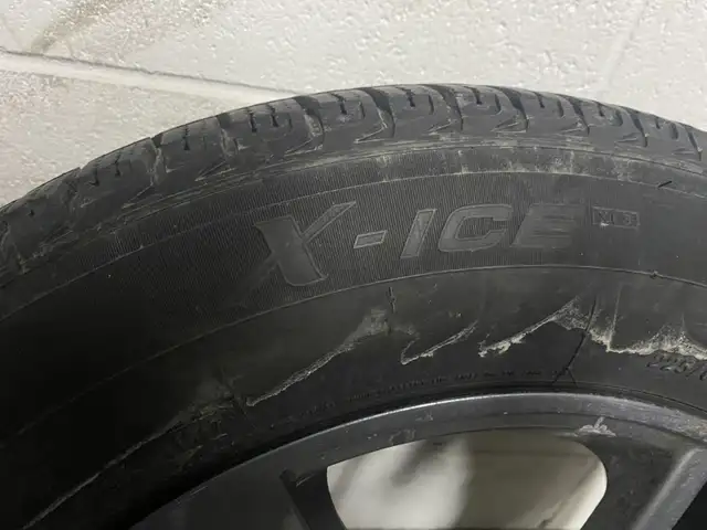 Audi Q3 a set of Michelin X-Ice Winter tire 225/60 R17with rim in Tires & Rims in Markham / York Region - Image 4