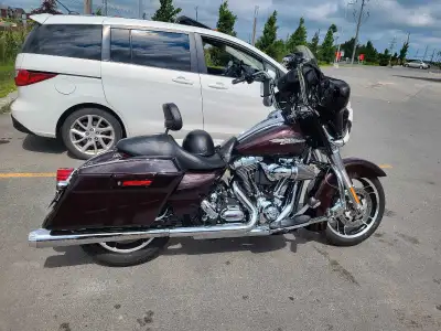 2009 flhx 1584 stage1 mec-a1, guidon 14po,entré d,air screaming eagle, , muffler bassini, pneus Mich...