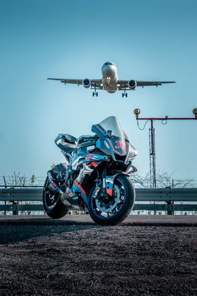 Selling my 2023 Yamaha YZF-R1 – in excellent condition, clean title, no accidents, and never tracked...