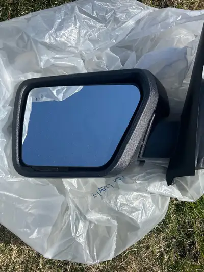 Set of slightly used Ford F-150 side mirror, perfect for replacing a damaged or missing mirror on yo...