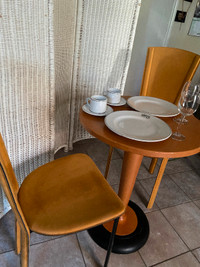 Table bistro / chaises