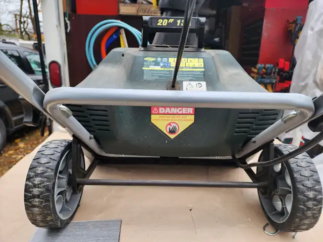 Yardworks 20" 13 Amp Corded Electric Snowblower W Lights in Snowblowers in Windsor Region - Image 11