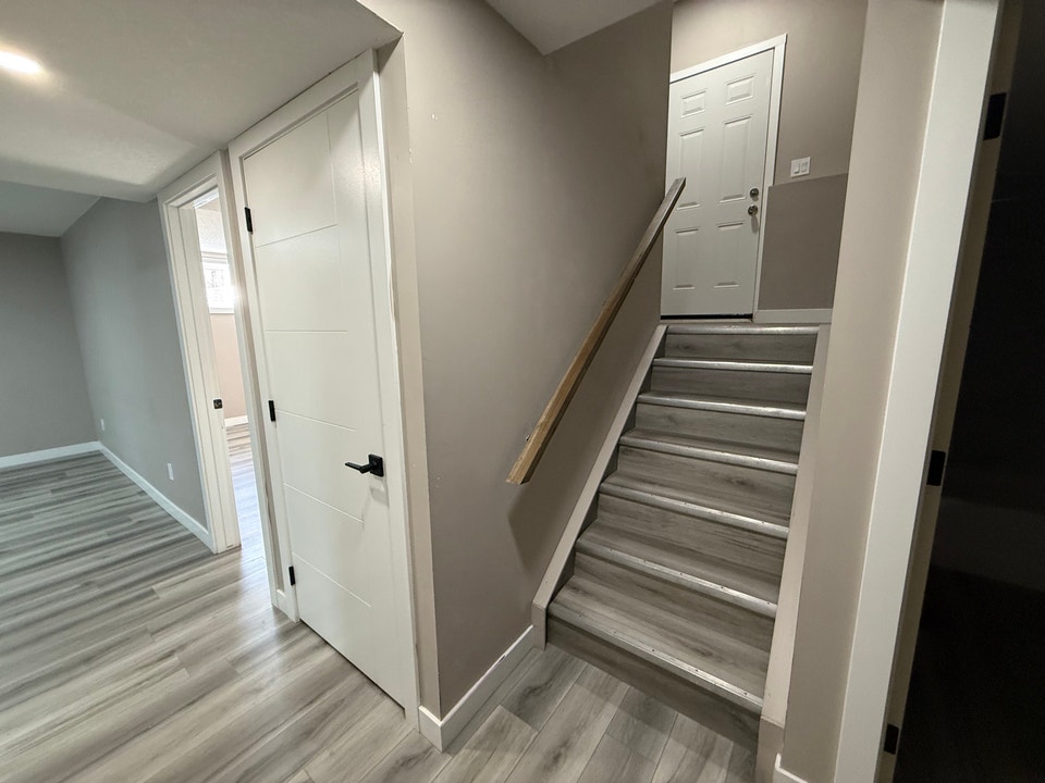 Private 1 Bedroom 1 Bathroom Basement Suite 5