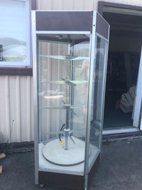 Glass display case with rotative shelves