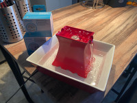 Abreuvoir chat céramique rouge avec filtres de rechanges.