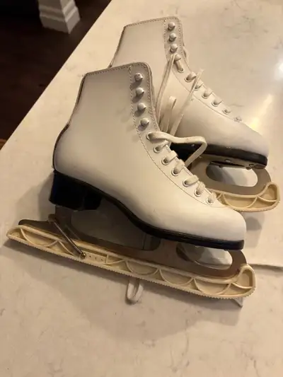 Girls  size 5 skates , View more