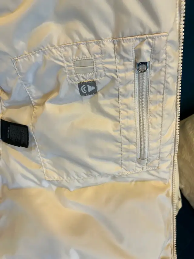 North Face Women's Winter Coat in Women's - Tops & Outerwear in City of Montréal - Image 10