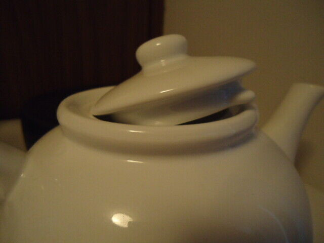 White glass type, tea pot with lid. New in Kitchen & Dining Wares in Winnipeg - Image 4