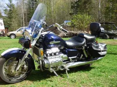 Price Reduced on this great long range cruiser. Rode to New Mexico and back with no issues. Mustang...