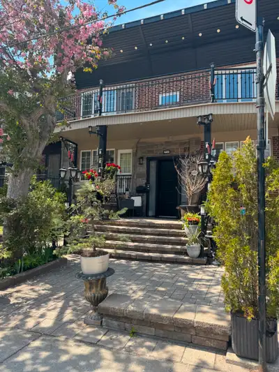À LOUER GRAND 6 ½ APPARTEMENT RÉNOVÉ 2IÈME ÉTAGE 1380 PI.CA.