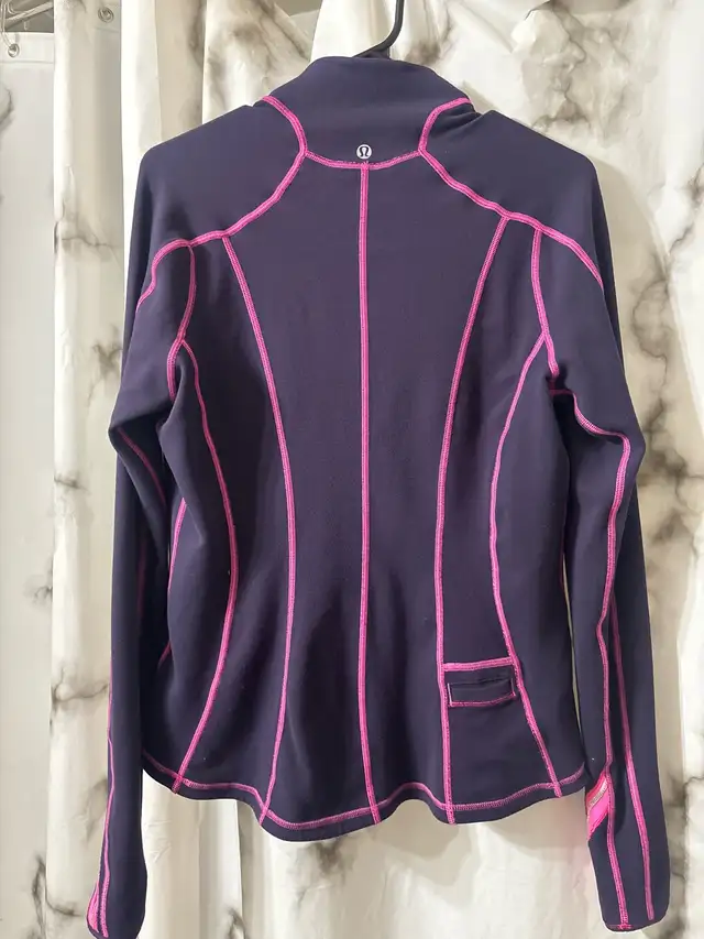 woman’s sweater 537990067032565763