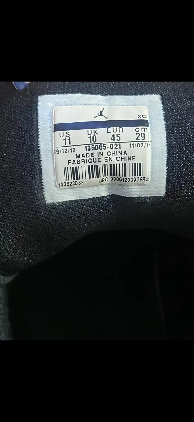 Air Jordan 1 Mid in Men's Shoes in Mississauga / Peel Region - Image 5