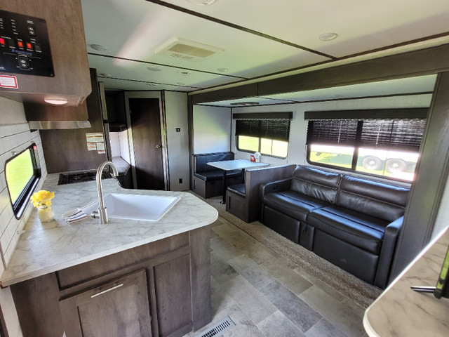 2021 Coleman Lantern 262BH For Sale in Travel Trailers & Campers in Charlottetown - Image 3
