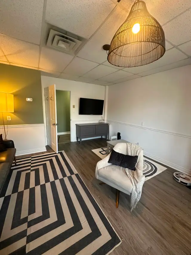 Commercial unit in the heart of downtown Whitby in Commercial & Office Space for Rent in Oshawa / Durham Region - Image 5