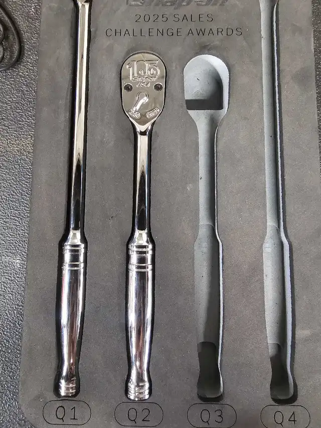 2 limited snap on 105 anniversary 3/8 ratchets with foam in Hand Tools in Winnipeg - Image 3