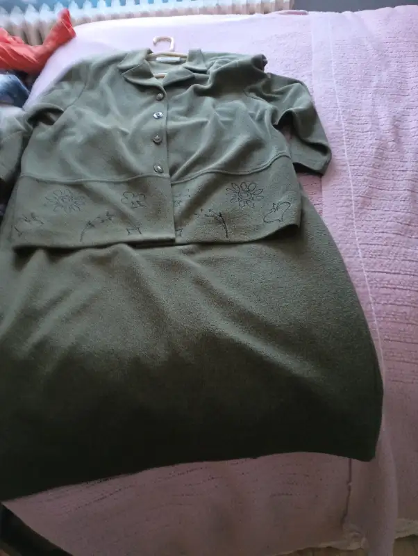 Ensemble femme veste et jupe in Women's - Dresses & Skirts in Québec City - Image 2