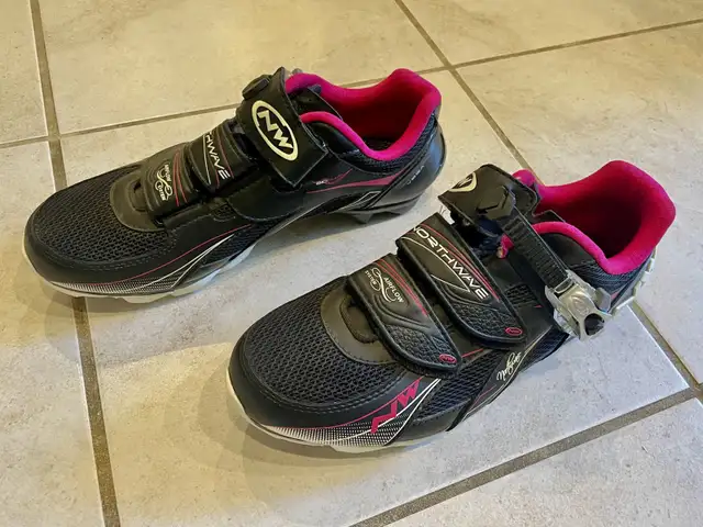 NorthWave Size 7.5 Women’s Bike Shoes Clip-in Cycling in Clothing, Shoes & Accessories in Kitchener / Waterloo - Image 2