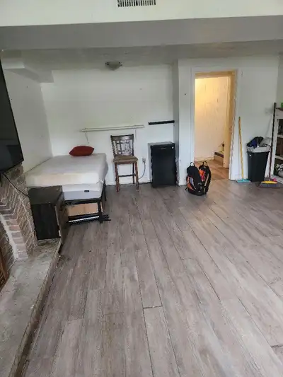 Private biggest bedroom in the home is available for rent starting June 1st move in date. Very respe...