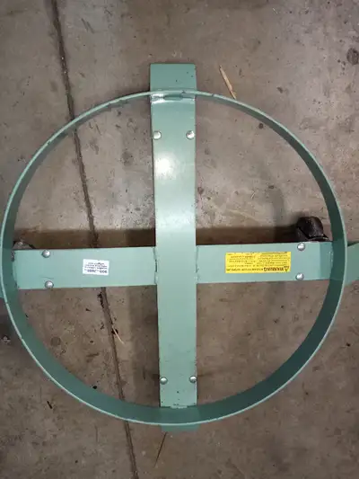 85,55,or30 gallon drum dolly on wheels. 900lb capacity. Like new