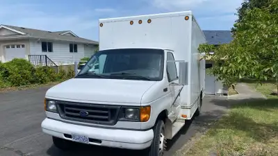 Well-maintained 2003 Ford E-350 Cube Van with dual rear wheels and a reliable gas engine. ✅ 183,000...
