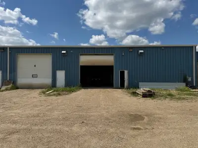 6000 sq ft -2 ea - 14' x 14' OH DOORS FENCED AND GRAVELLED YARD #4439 INDUSTRAY AVE (3 MIDDLE BAYS I...