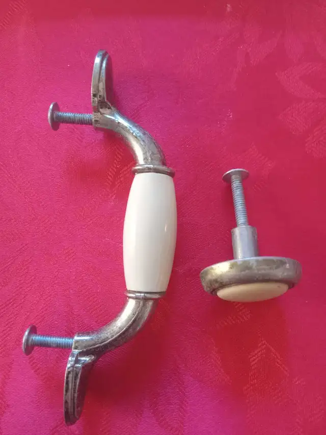 Cupboard handles and knobs in Cabinets & Countertops in Summerside - Image 2