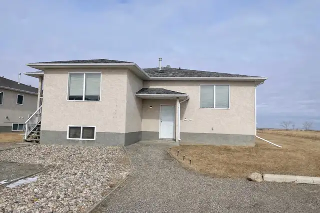 For Rent 4 plex Unit in Nanton, AB