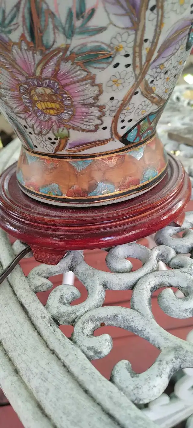 Vintage Oriental floral Table Lamps in Indoor Lighting & Fans in City of Toronto - Image 5