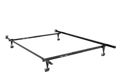 Metal queen frame. In new condition LANGLEY