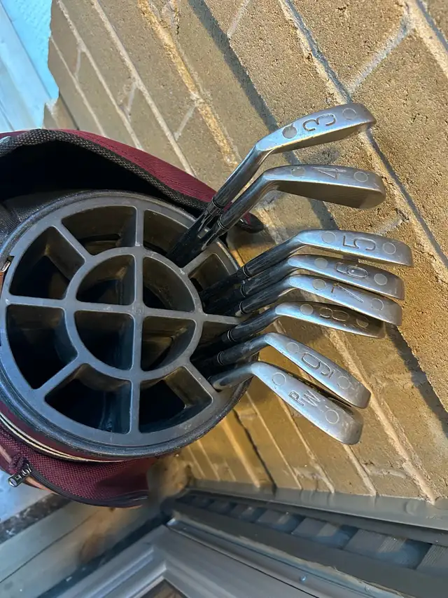 Wilson golf clubs irons $250 right handed Irons 3,4,5,6,7,8,9,PW in Golf in Oakville / Halton Region - Image 6