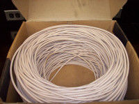 Câble coaxial neuf, grand rouleau. New Coaxial cable in box.