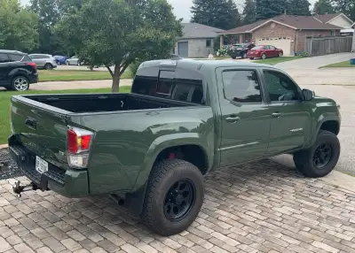 2022 Toyota Tacoma 4x4 TRD Sport Premium ( Manuel ) Army Green -TRD LIFT KIT FROM TOYOTA 3” -TINTED...