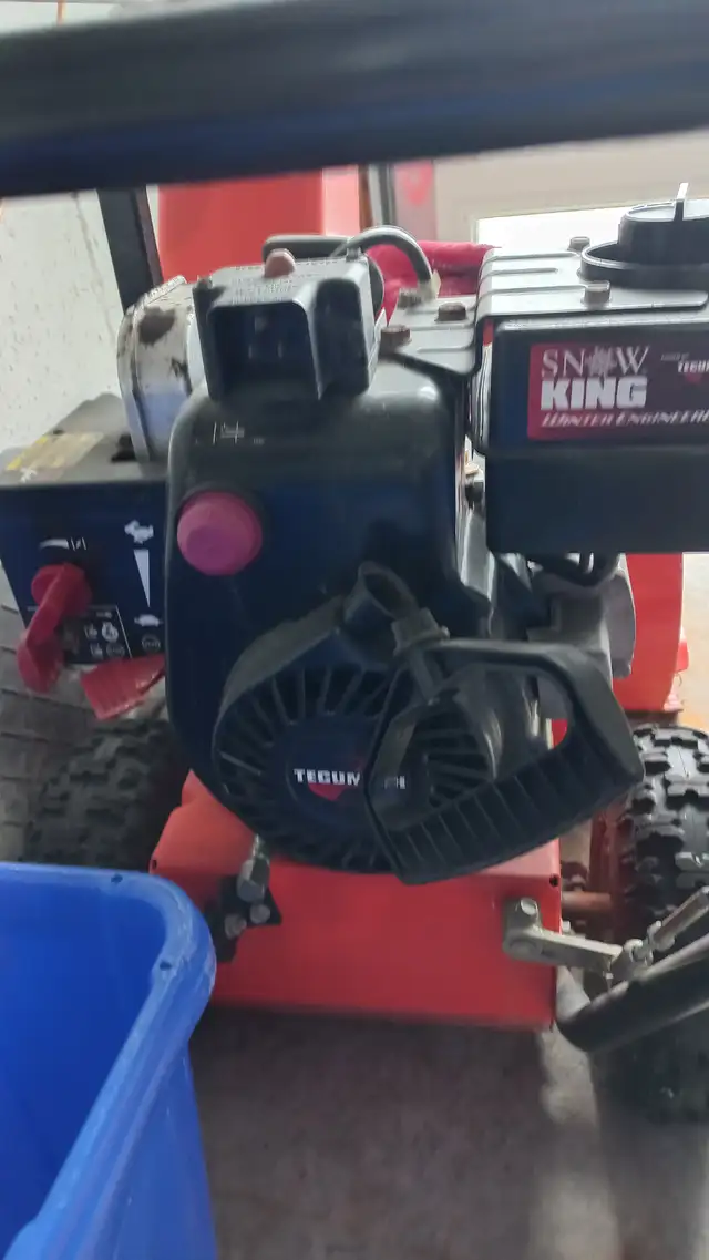 Snow blower in Snowblowers in Markham / York Region - Image 11