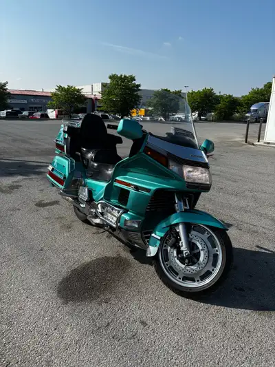 1994 Honda Goldwing GL1500 Canadian Edition! Key Features: - Reliability: Starts on the first crank...